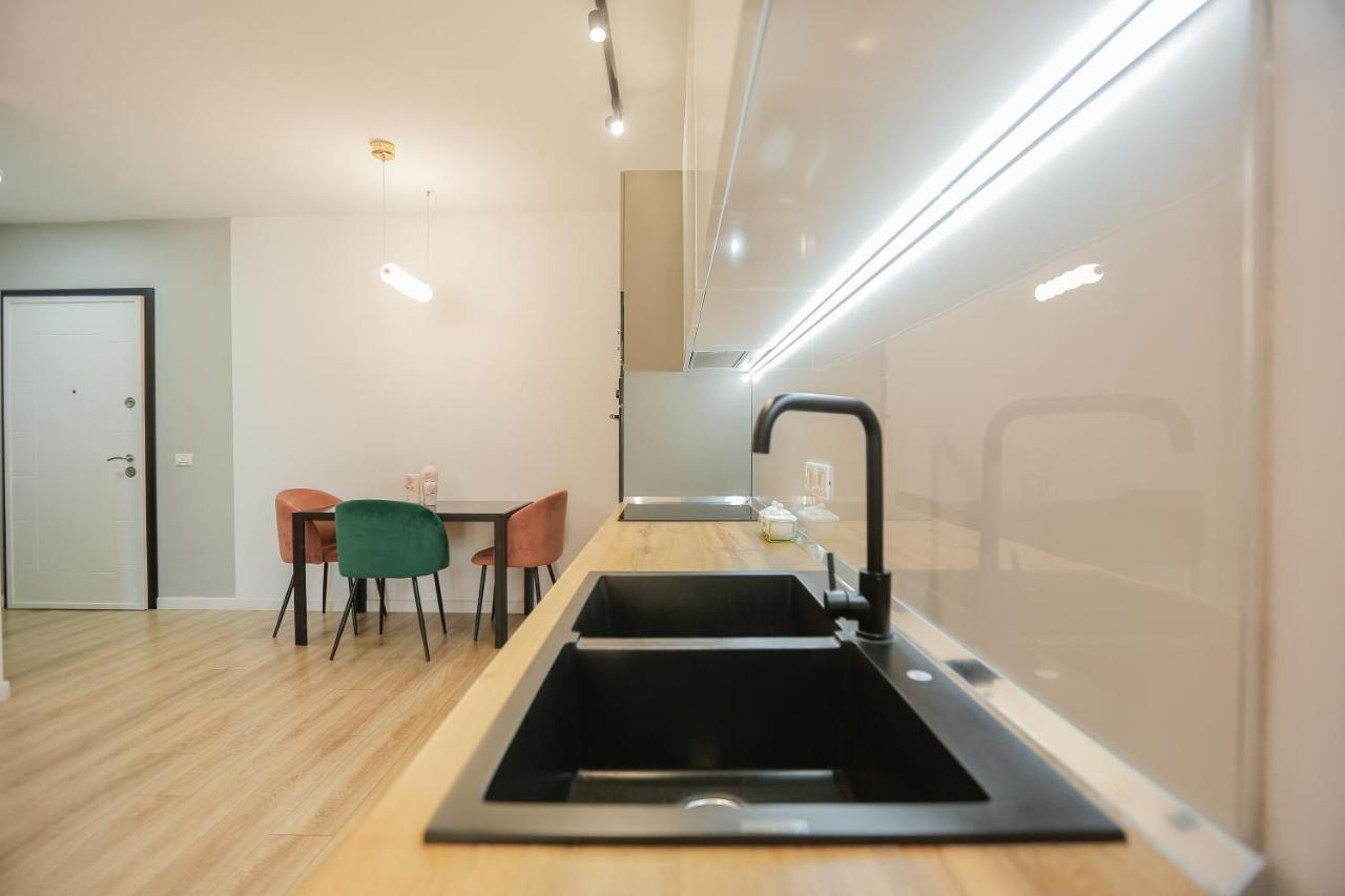 Miku Apartment-spectacular 1bd At Komuna E Parisit Apartment *