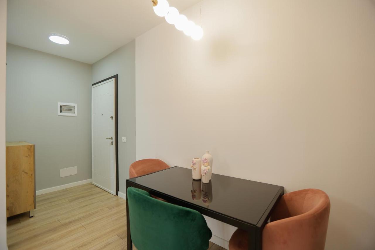 Miku Apartment-spectacular 1bd At Komuna E Parisit *