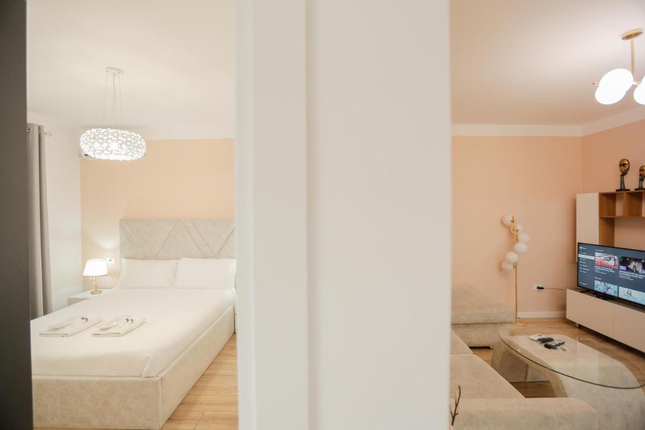 Apartment Miku Apartment-spectacular 1bd At Komuna E Parisit